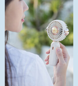 0403 quat cam tay usb hinh con vit