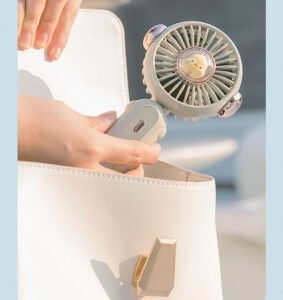 0407 quat cam tay usb hinh con vit