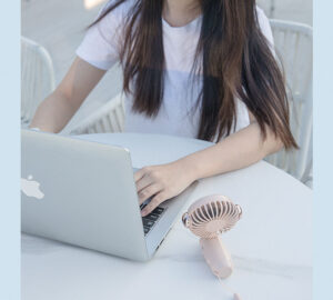 0410 quat cam tay usb hinh con vit