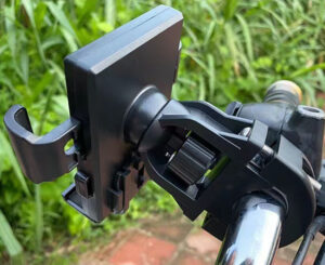 1041 gia kep do dien thoai tren xe may xoay 360 do