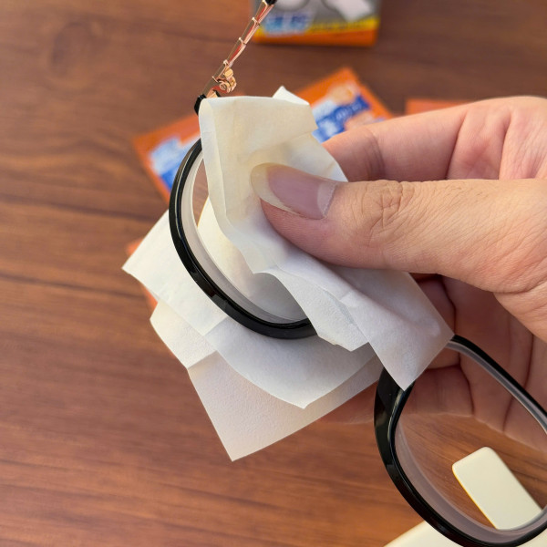 Giấy lau kính mắt chống mờ, chống lóa 7 250 2585001 z6978996332690 8a5c626a7ba3be834023169a6c94e108