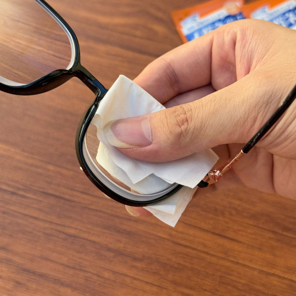 Giấy lau kính mắt chống mờ, chống lóa 8 250 2585001 z6978996340799 1e9073d616cafa93da72401aea0a88a7