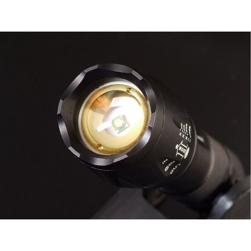 Đèn pin Police T6, Vỏ Xanh Nhựa có chữ Made in Japan 3 den pin police t6 hop nhua xanh 5833 1