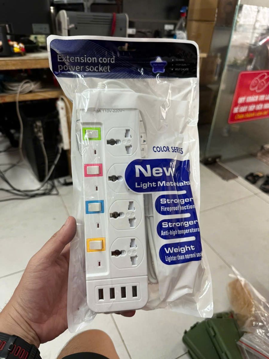 **Ổ Cắm Điện GS4U – 4 Ổ + 4 USB Chống Giật – Dây 2m